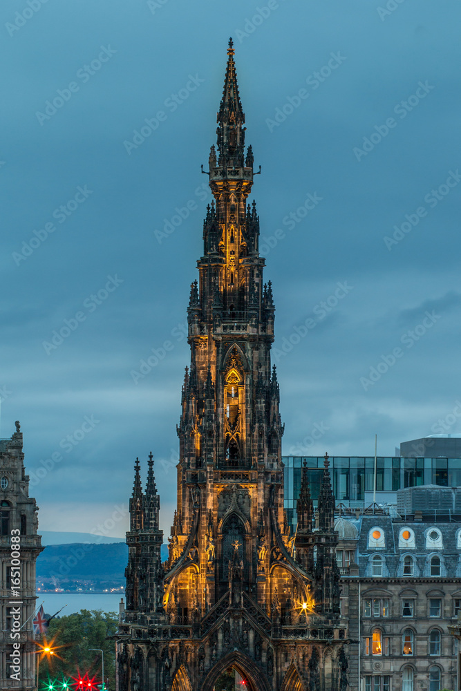 Fototapeta premium Edinburgh - Scott Monument by Night