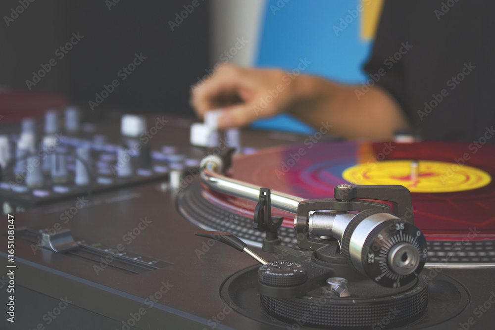DJ's spinning records