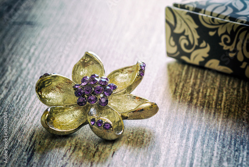 Women's jewelry, brooch flower