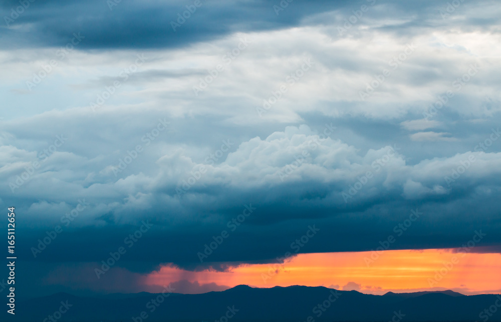 Obraz premium colorful dramatic sky with cloud at sunset