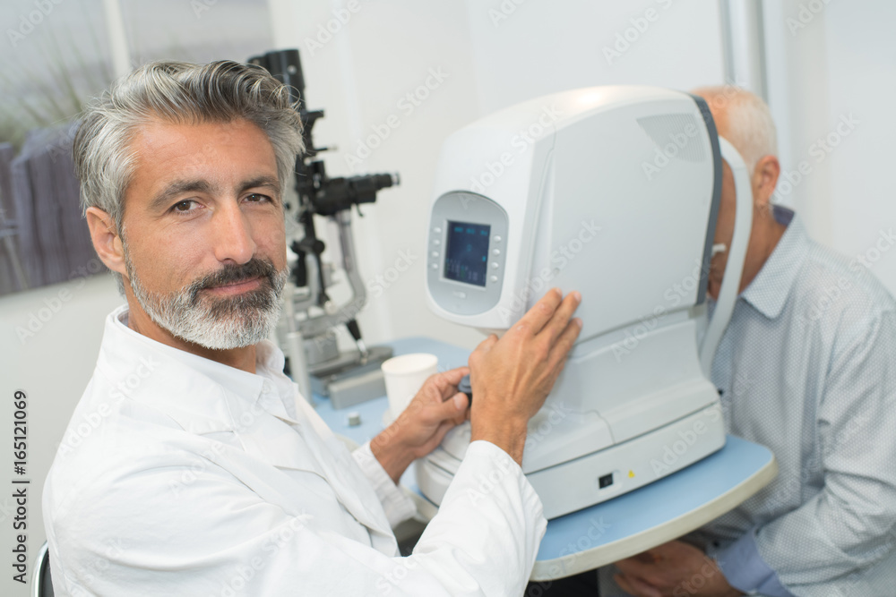 Obraz premium a visit to the optician