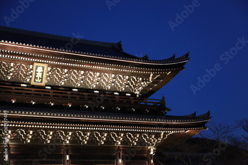 寺院の門