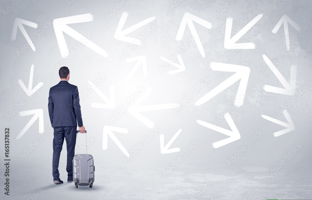 Obraz premium Businessman leaving with pell-mell arrows around