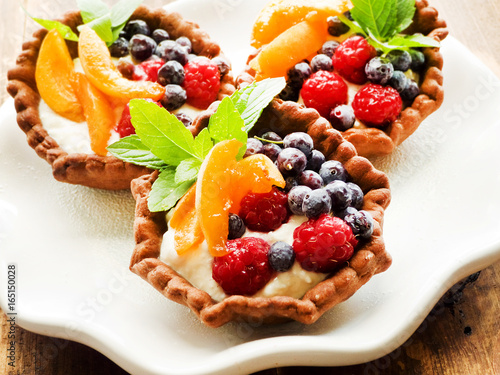 Tartlets with cheese and berries