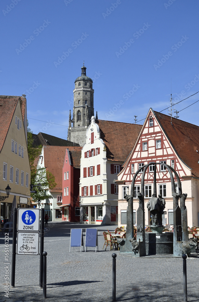 Obraz premium Schrannenstraße mit Daniel, Nördlingen