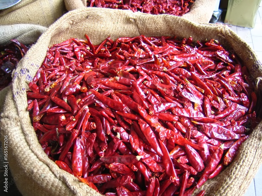 Sac de piments rouges séchés en vrac Stock Photo | Adobe Stock