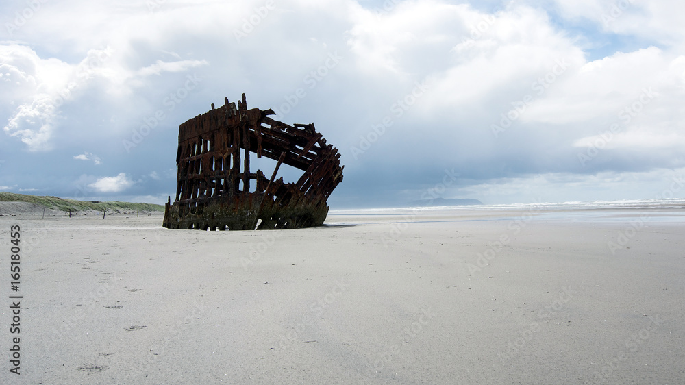 View of the Shipwreck of Peter Iredale at a beach in Warrenton, Oregon, USA. This four-masted steel barque sailing vessel ran ashore on October 25, 1906, en route to the Columbia River