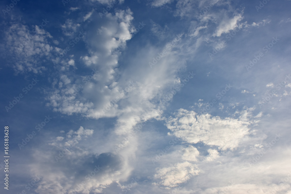 不思議な雲のかたち・青空と雲「空想・雲のモンスターたち」集まる、ひょうきん、