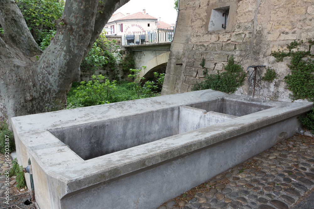 Fontaine en Provence - Pernes les Fontaines (Vaucluse) Fontaine en Provence - Pernes les Fontaines (Vaucluse)