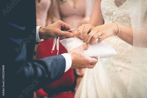 Secular ceremony and exchange of alliances on wedding day
