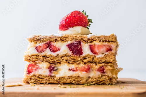 Strawberry puff mille-feuille with strawberry