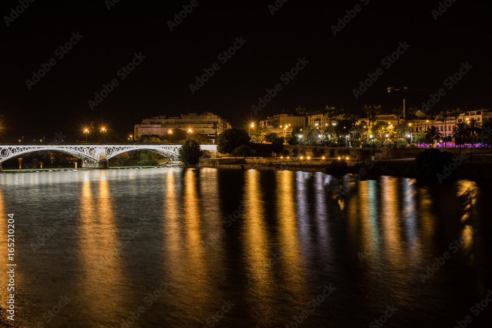 Die Puente De Isabel bei Nacht - Sevilla