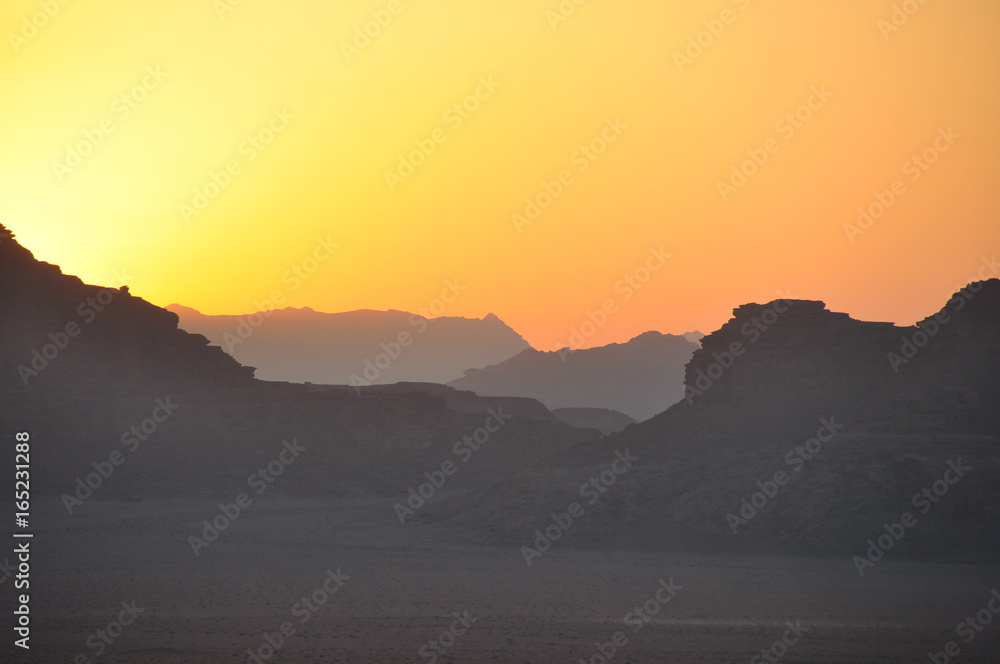Pôr do sol no deserto de Wadi Rum, Jordânia, agosto 2011.