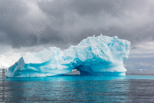 Icebergs along the Antarctic Peninsula © David