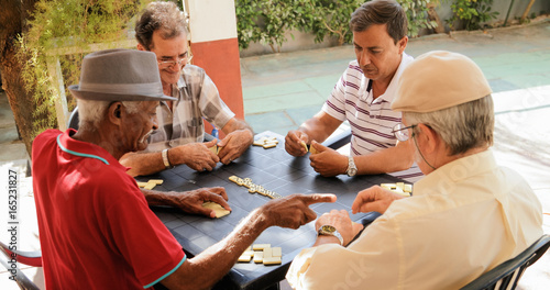 Obraz na plátně Active Retirement Happy Old Friends Playing Domino Game
