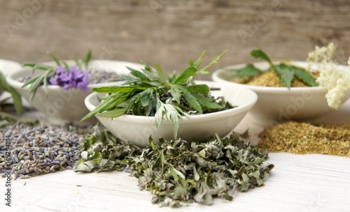 Räucherwerk Beifuß, Lavendel und Mädesüß