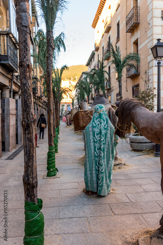 Konstfotografi figuras de nacimiento en las calles del escorial