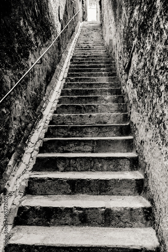 Fototapeta Naklejka Na Ścianę i Meble -  escalier en pierre