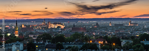 Fototapeta Panorama Krakowa z Kopca Krakusa, Polska krajobraz podczas zachodu słońca.