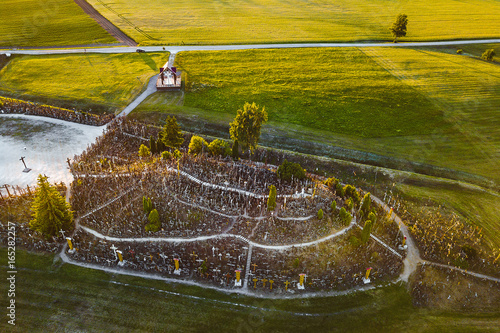 Foto Drone aerial view of Hill of Crosses (KRYZIU KALNAS)