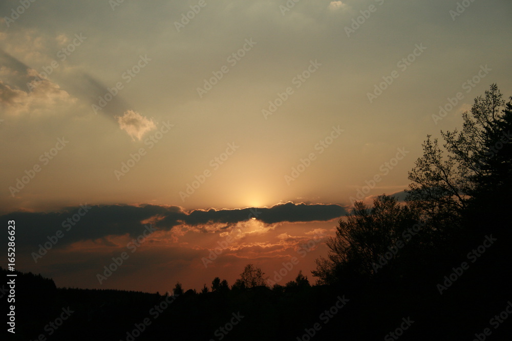 Sonnenuntergang und Himmel