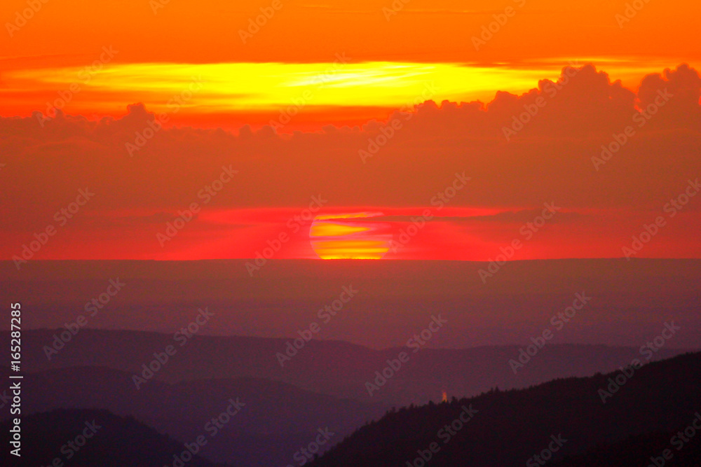 coucher de soleil sur les montagnes vosgiennes