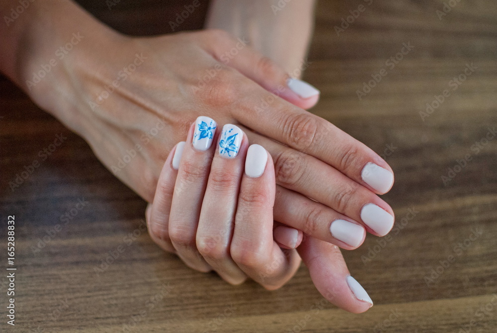 Fototapeta premium Beautiful manicure made on the nails on the fingers with colored varnish