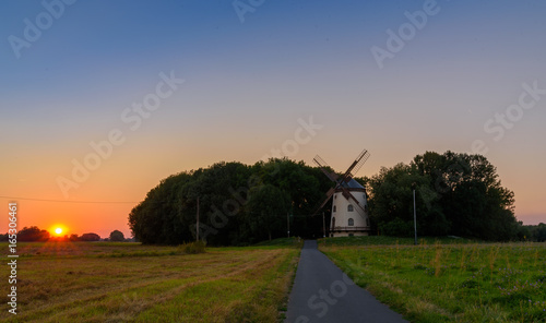 Sonnenuntergang mit Windmühle © Mattoff