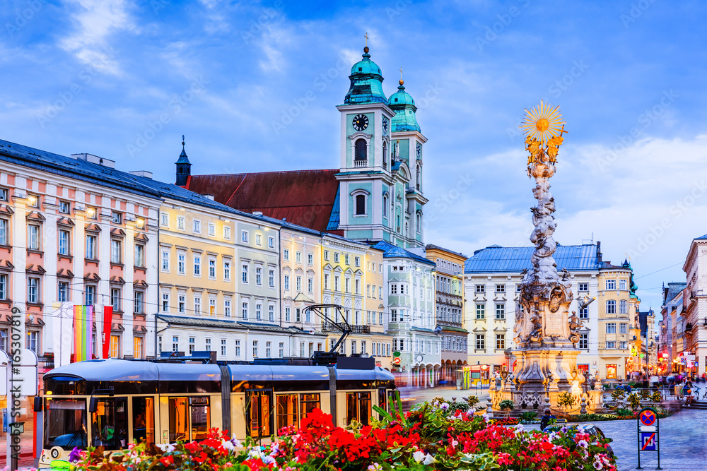 Linz, Austria. Holy Trinity column on the Main Square (Hauptplatz). - obrazy, fototapety, plakaty 