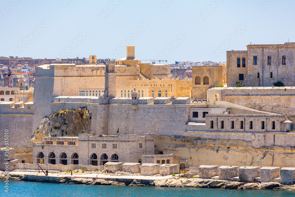 Festungen an Vallettas Ufer