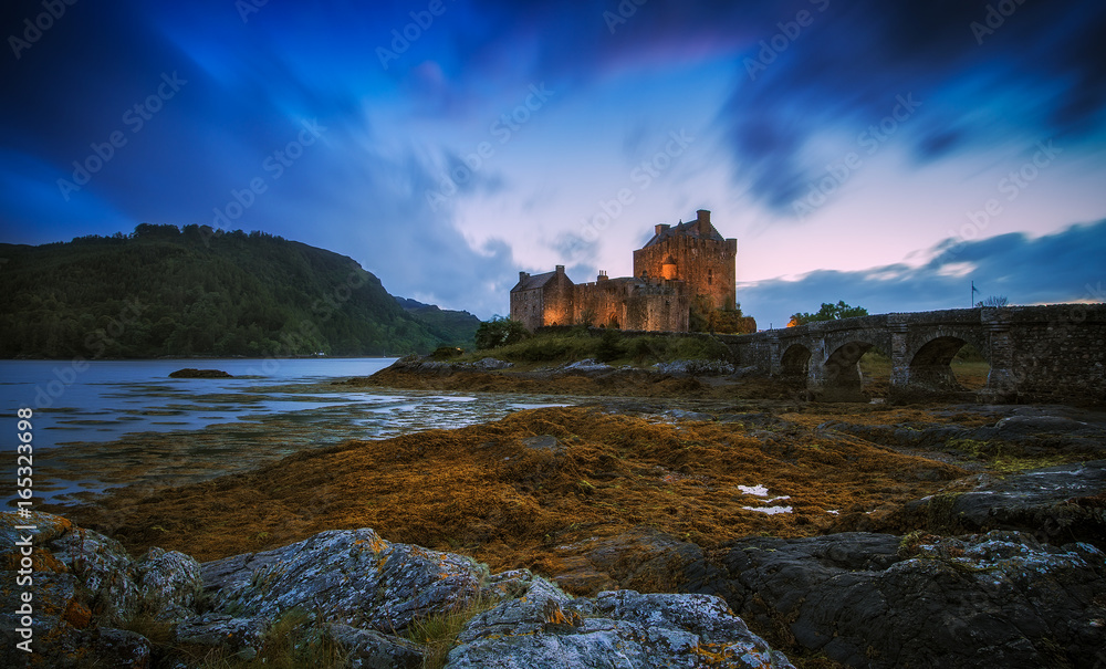 Castello Eilean Donan al crepuscolo, Scozia