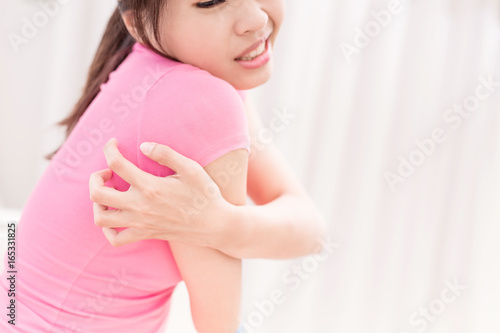 Wallpaper Mural woman with itchy skin Torontodigital.ca