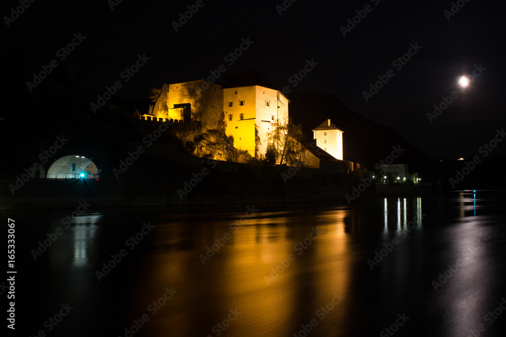 Die Burg in Passau bei Nacht, Veste Oberhaus