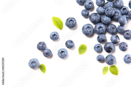 Foto Fresh blueberries and leaves, berry frame isolated on white background, top view