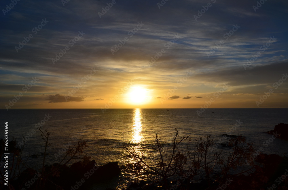 Naklejka premium Coucher de soleil à Stazzo (Sicile)