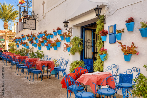 Fotografie, Obraz Picturesque outdoors cafe in the white town of Mijas, Spain.
