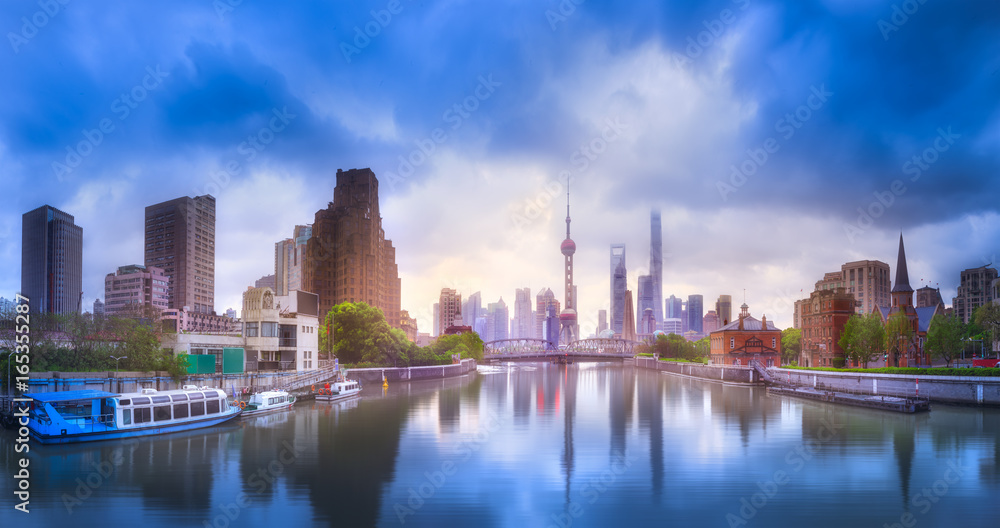 Fototapeta premium Shanghai skyline cityscape