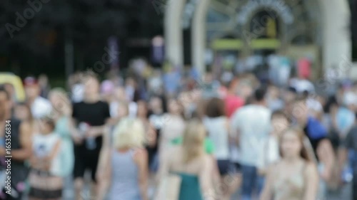 Wallpaper Mural A group of people on a pedestrian crossing Torontodigital.ca