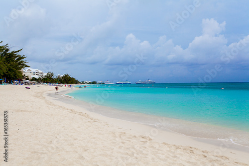 Fototapeta Naklejka Na Ścianę i Meble -  Grand Cayman island, Seven Mile Beach Resort