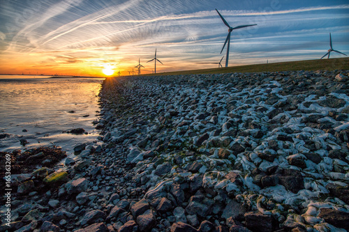 Obraz na plátně Sonnenuntergang am Deich