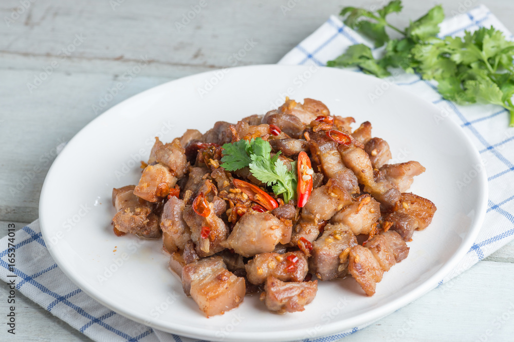 Fried pork crackling with garlic and chili.