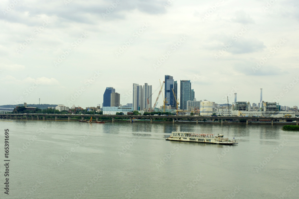 Naklejka premium Hangang river in Seoul in summer in Korea