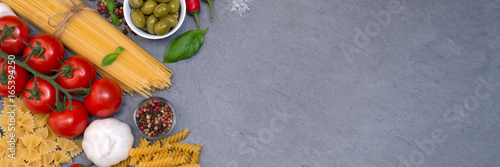 Spaghetti Pasta Nudeln Zutaten kochen Italien Banner Fusilli Schiefertafel Essen Textfreiraum