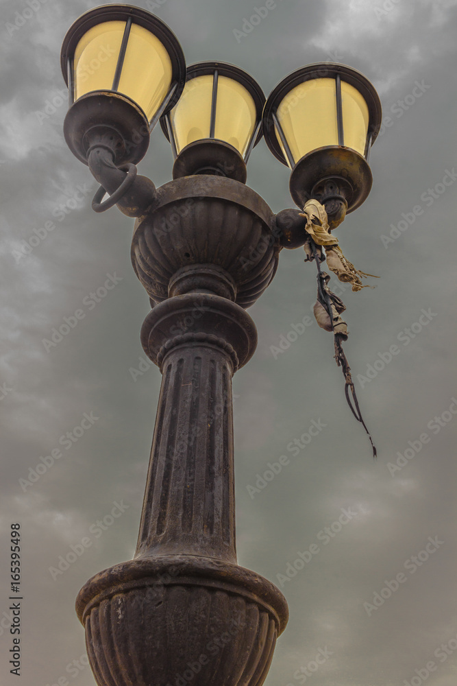Laterne vor dem Sturm, Bari, Italien Laterne vor dem Sturm, Bari, Italien