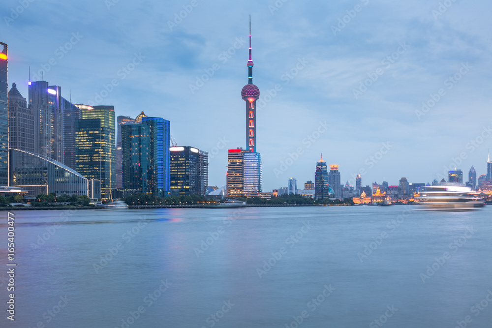 Fototapeta premium Shanghai skyline panorama,landmarks of Shanghai with Huangpu river in China.