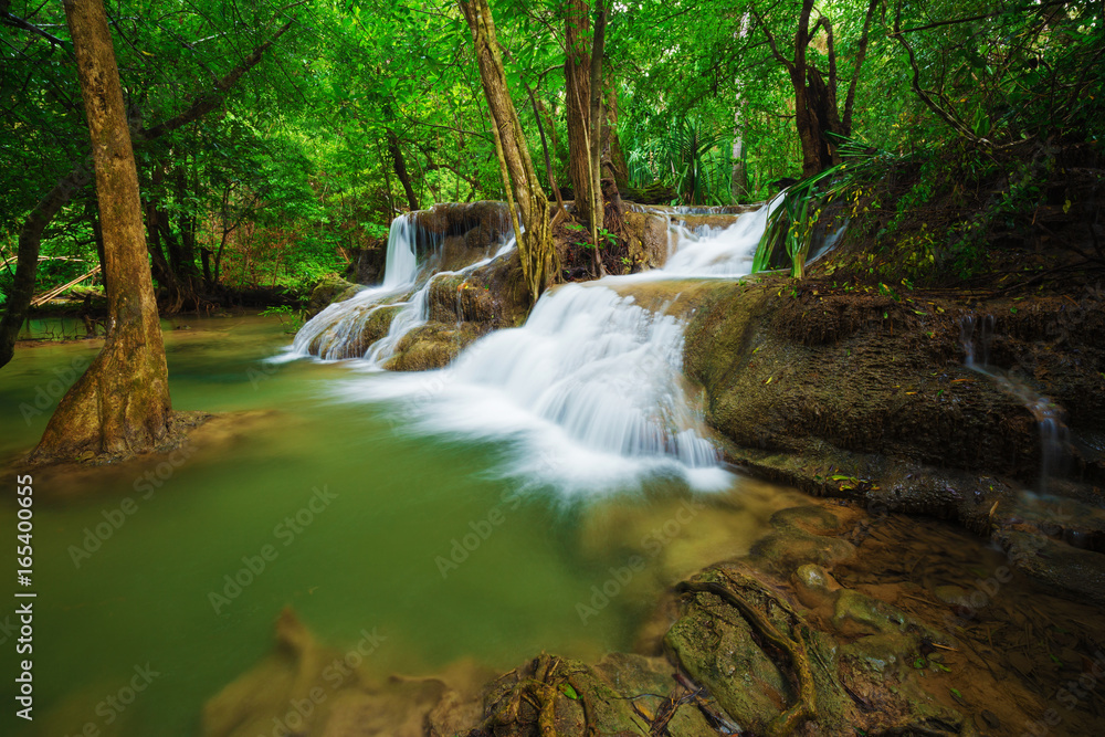 Obraz premium Level 7 of Huay Mae Kamin waterfall in Khuean Srinagarindra National Park, Kanchanaburi, Thailand