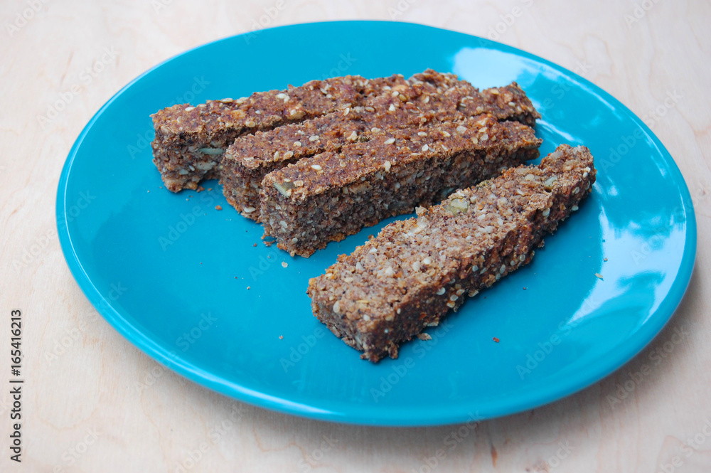 Honey and nut bars with sunflower seeds
