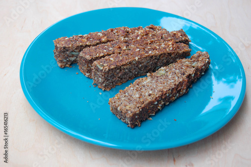 Honey and nut bars with sunflower seeds
