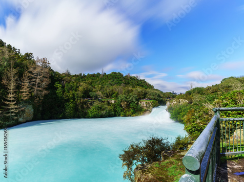 The Huka falls are the largest , fast and powerful waterfalls on the Waikato River , located in Wairakei Park of Taupo , North Island of New Zealand