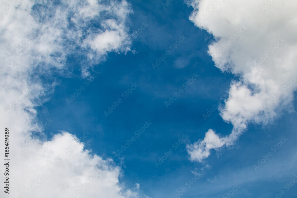 Fototapeta premium Beautiful sky and clouds cover the sun.